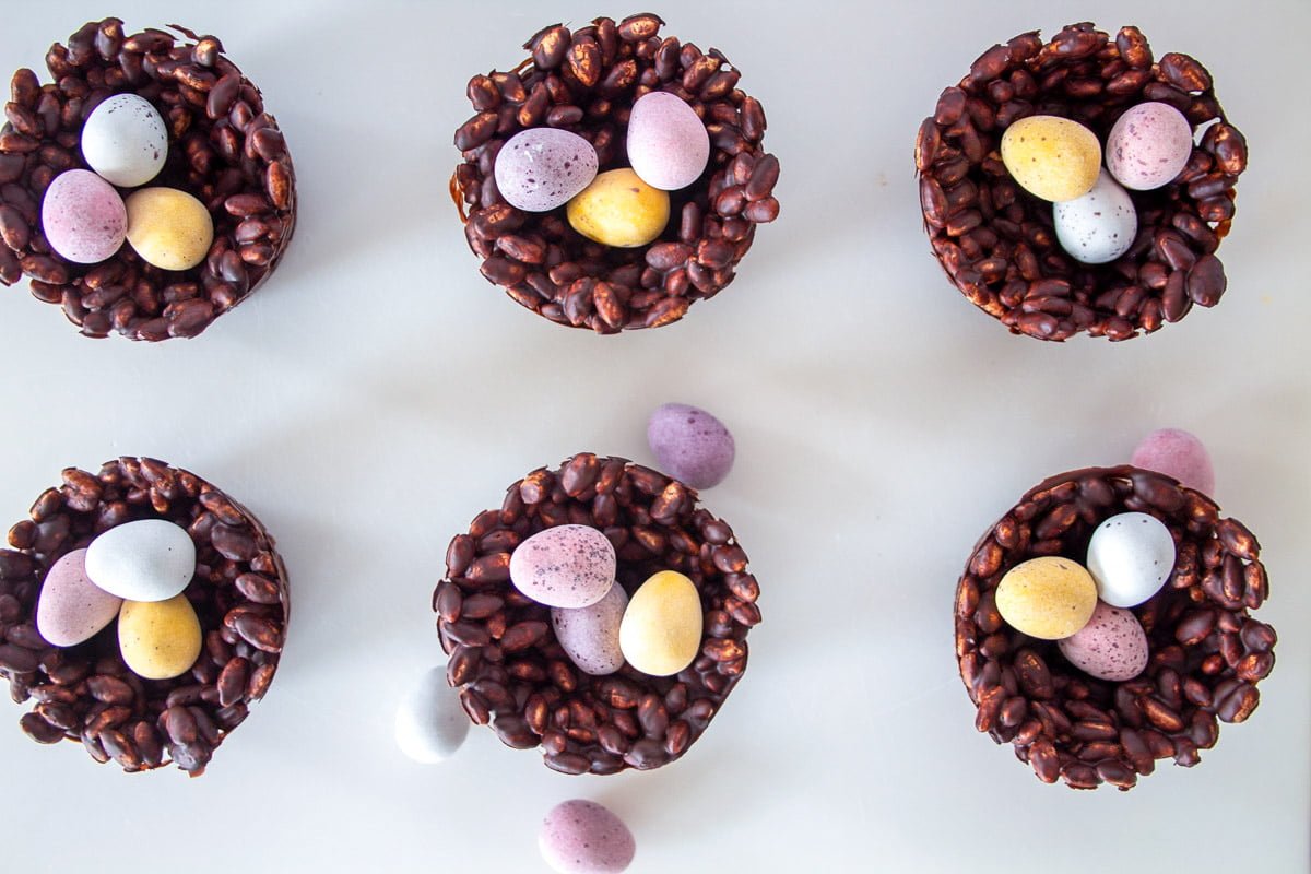 6 low carb rice krispie treats for easter with mini eggs
