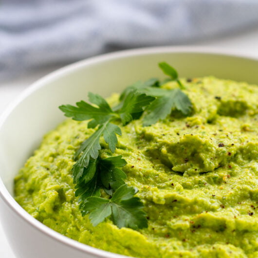 Green Pea Hummus - Easy and Healthy